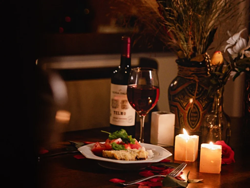 Valentijnsdag-eten-tafel-wijn