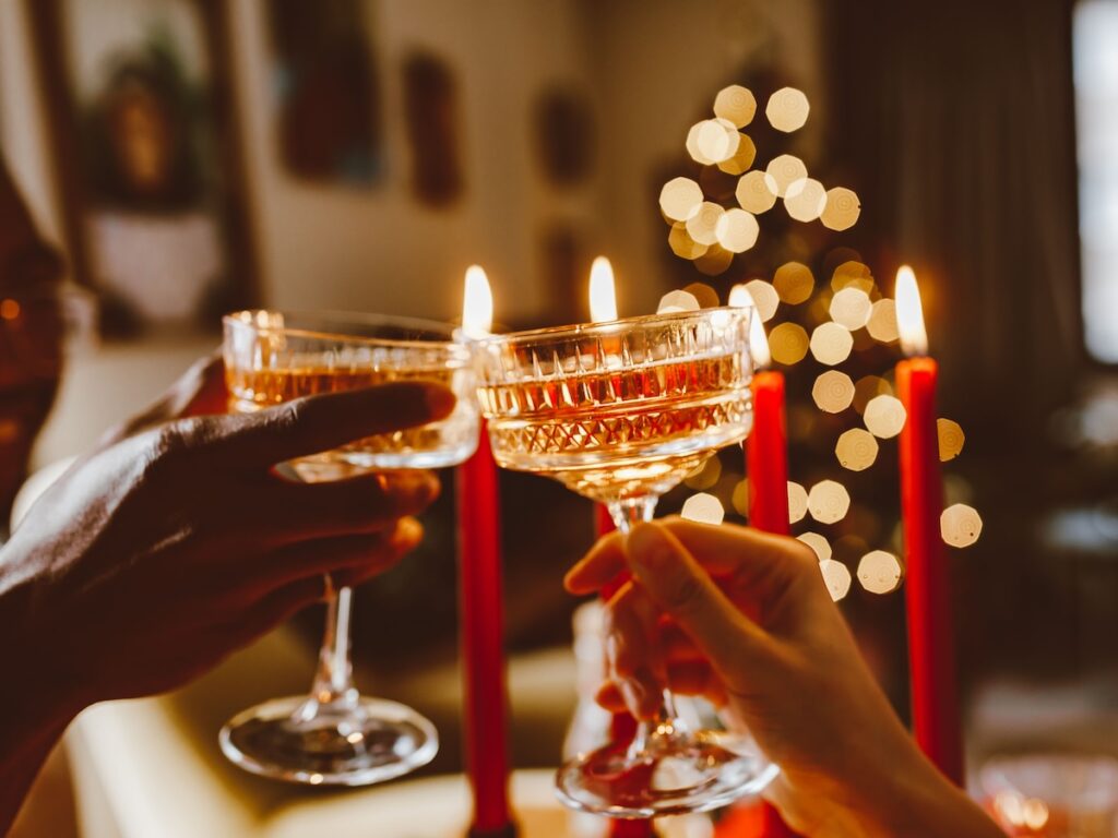 Valentijnsdag-handen-proosten