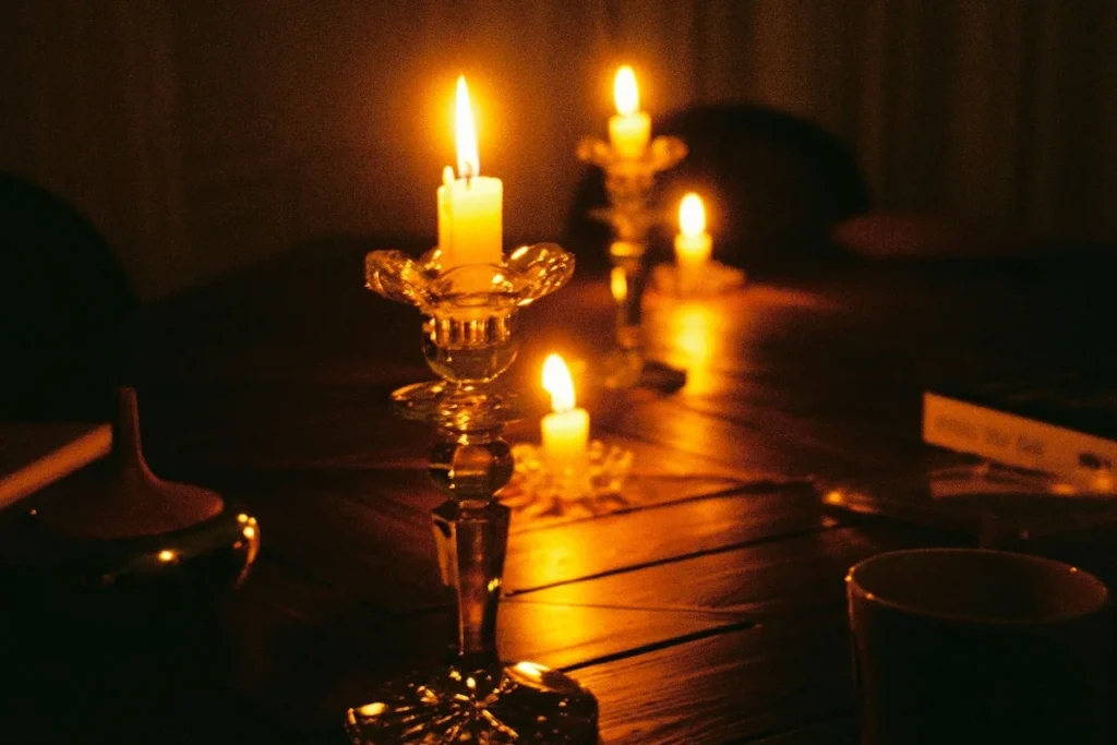 Valentijnsdag-tafel-kaarsen-licht